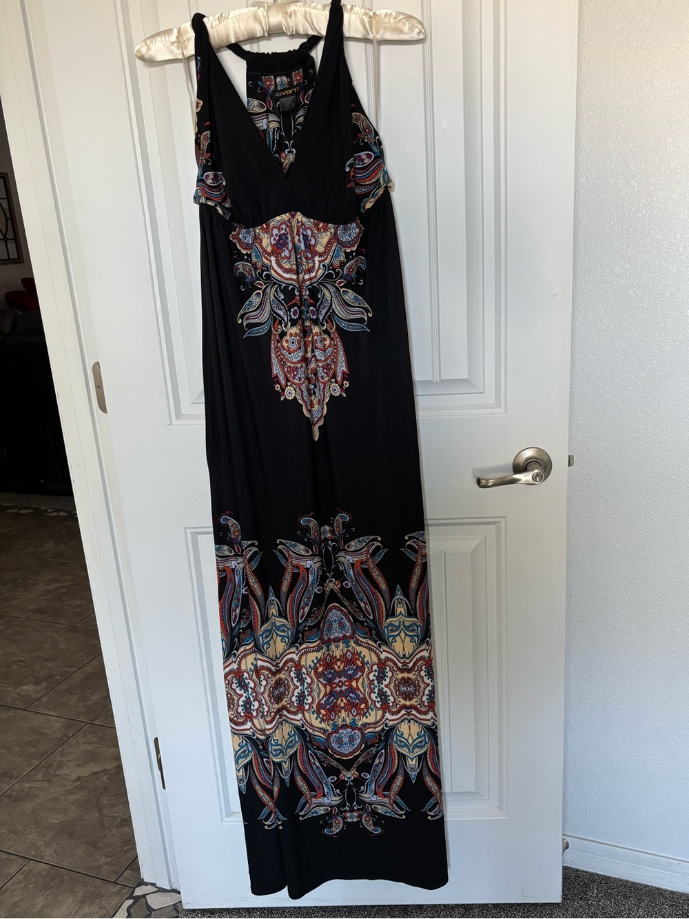 Evoverro beautiful black maxi dress.